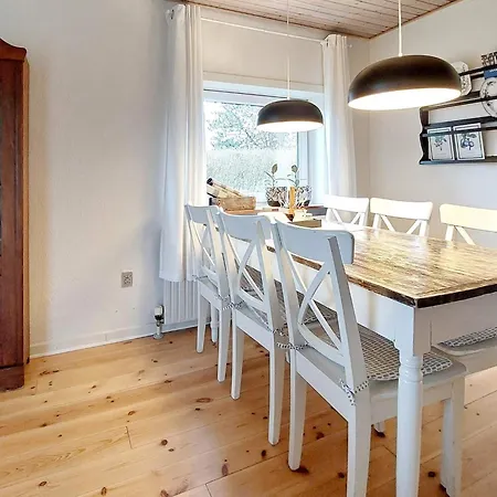 5 Person In Skjern-by Traum *